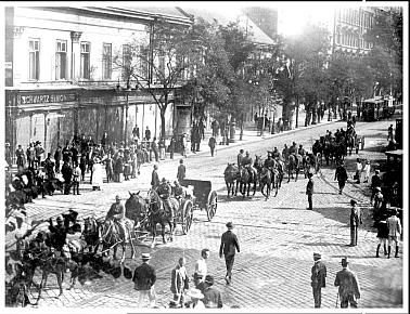 File:Romanian troops in Budapest 1919.JPG