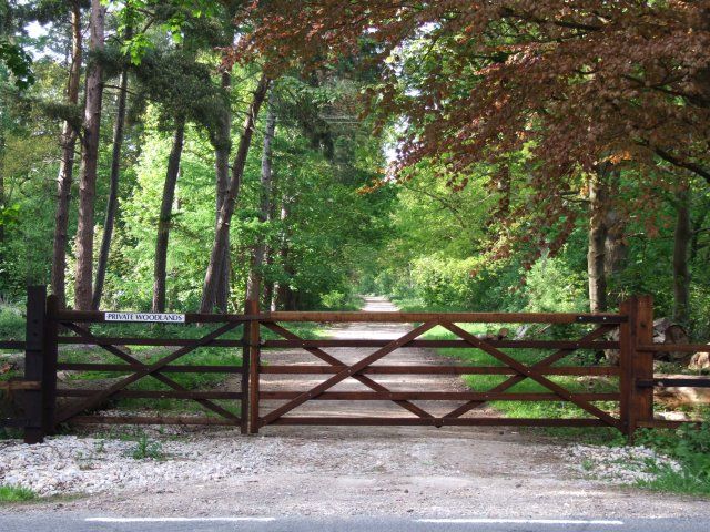 File:Tumby Gates - geograph.org.uk - 424637.jpg