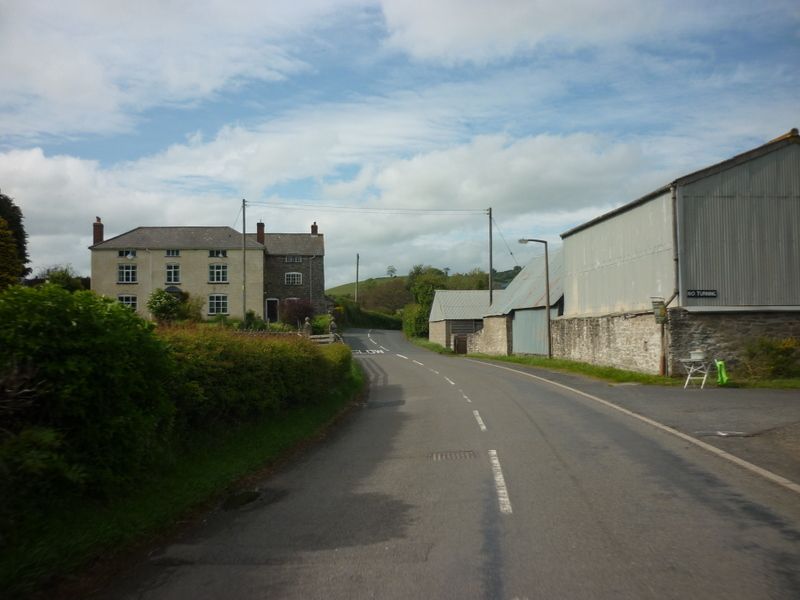 File:Villa Farmhouse, Clun.jpg