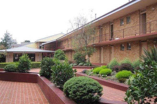 File:Blue Mountains International Hotel Management School campus.jpg