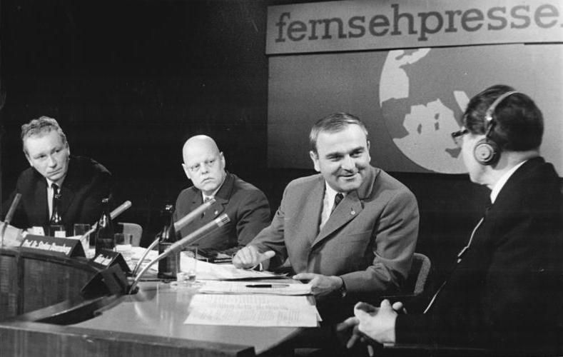 File:Bundesarchiv Bild 183-K0203-0037-001, Berlin, DFF-Fernsehpressekonferenz.jpg