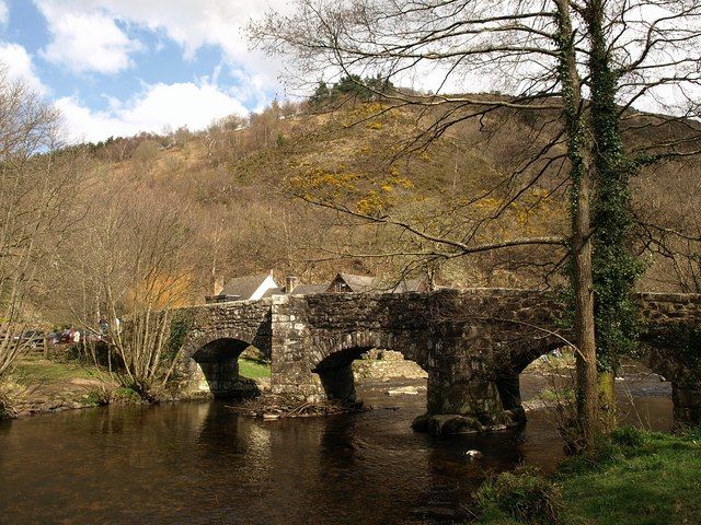 File:Fingle Bridge - geograph.org.uk - 1243564.jpg