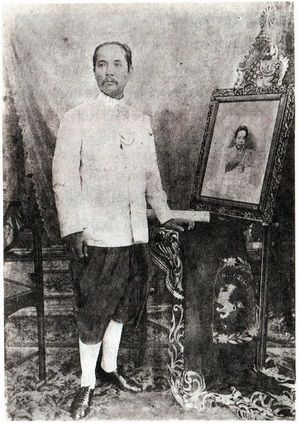 File:King Chulalongkorn wearing raj pattern.jpg