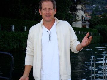 File:Thom Mathews in lake como italy 6-2009.jpg