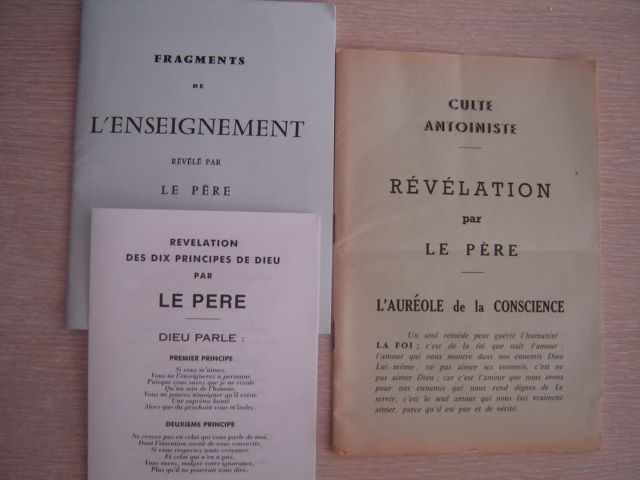 File:Antoinist booklets.jpg