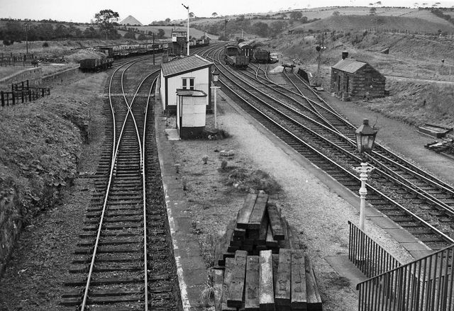 File:Bullgill railway station 1936690.jpg