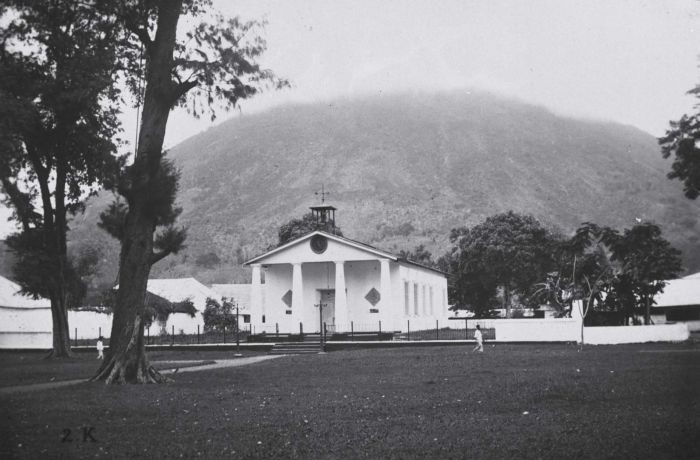 File:COLLECTIE TROPENMUSEUM Protestanse kerk TMnr 60033724.jpg