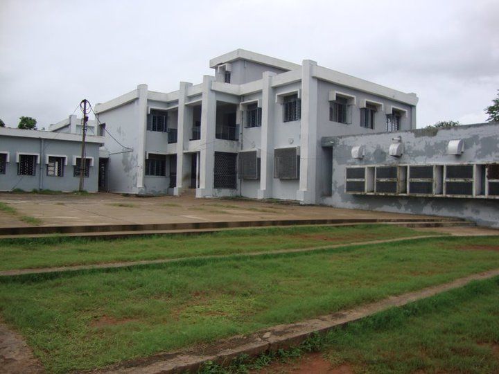 File:Dm School Building1.jpg