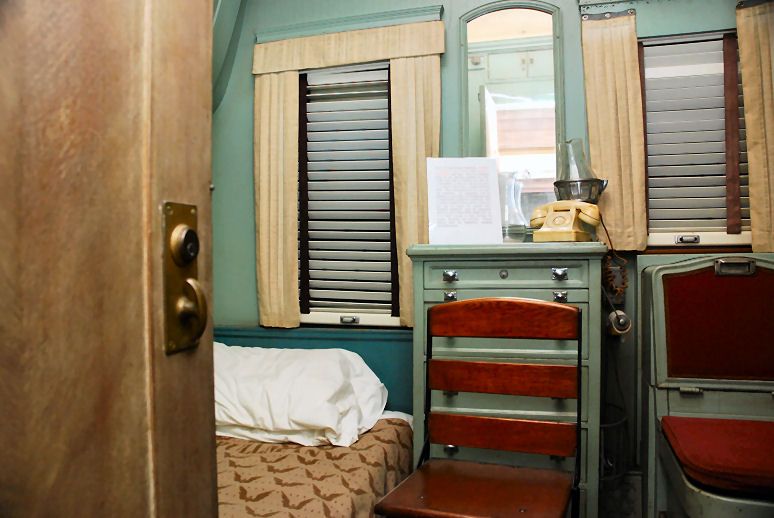 File:Magellan Railcar PresidentsStateroom.JPG