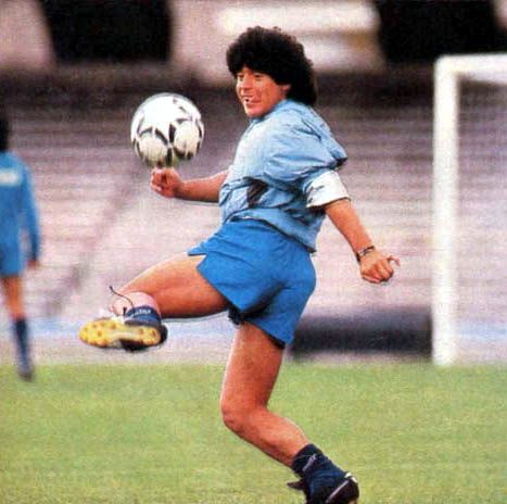 File:Maradona entrenando napoli.jpg