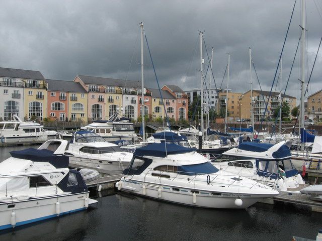 File:Penarth marina - geograph.org.uk - 1446235.jpg