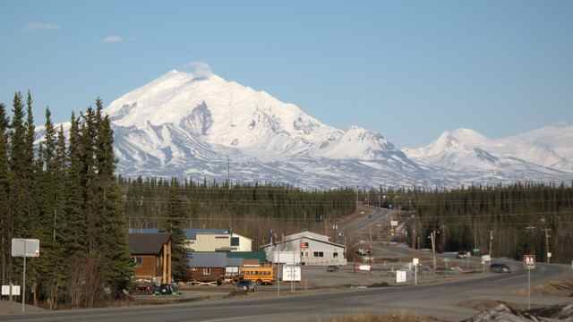 File:Glennallen Alaska downtown.jpg