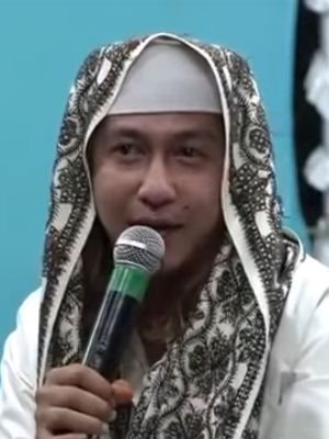 File:Habib Bahar bin Smith, RIRA TV, 17.40.jpg