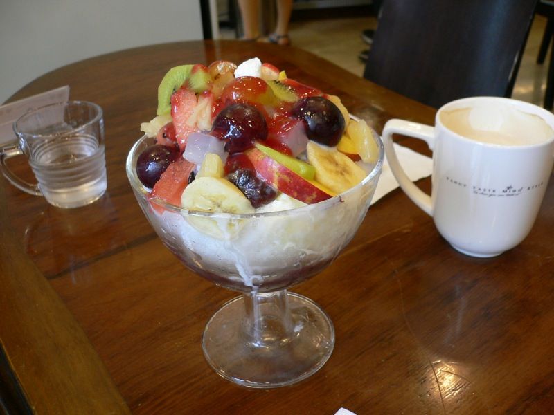 File:Korean shaved ice-Fruit bingsu-01.jpg