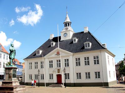 File:Randers Town Hall.jpg