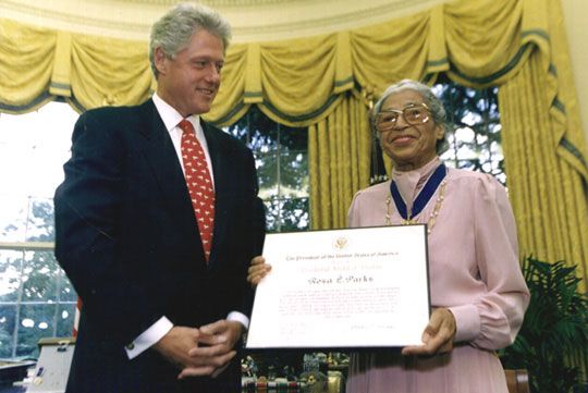 File:RosaParks-BillClinton.jpg