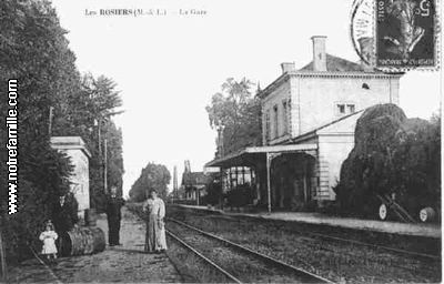 File:Cartes-postales-photos-La-Gare-LES-ROSIERS-49350-49-49261004-maxi.jpg