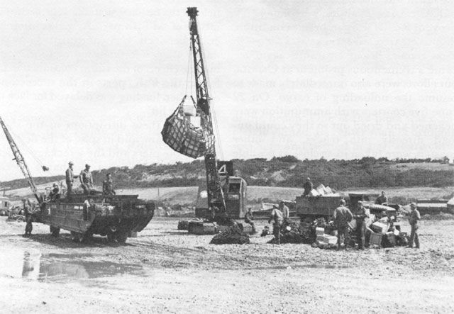 File:Crane transferring cargo from a DUKW.jpg