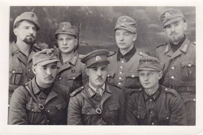 File:Group of Lithuanian soldiers 1944.jpg