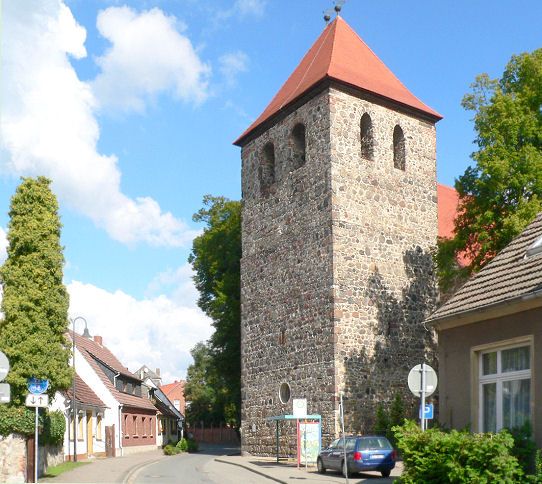 File:Kirche Moeckern.jpg