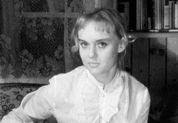 File:Natalya Surkova in the film "Clownery".jpg