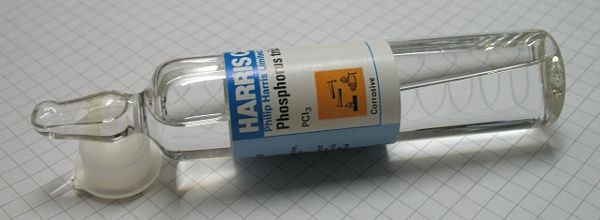 File:Phosphorus trichloride 25ml.jpg