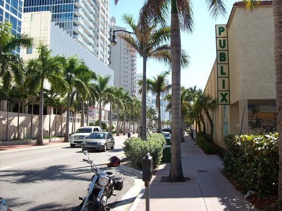 File:PublixMiamiBeach.JPG