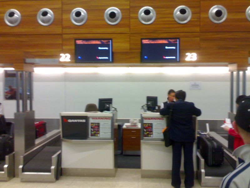 File:Qantas check in at Adelaide Airport.jpg