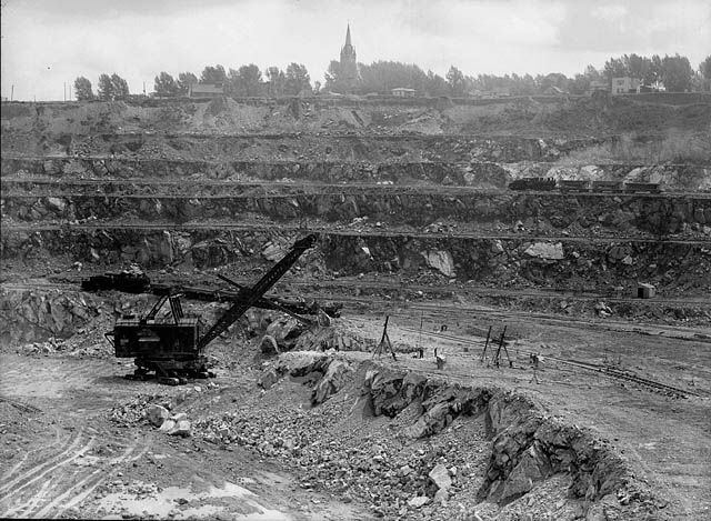 File:Asbestos, Quebec, Canada.jpg