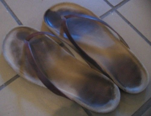 File:Flip-flops (worn).jpg