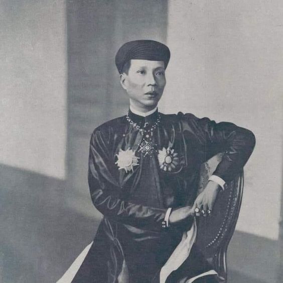 File:KD Ao Dai.jpg