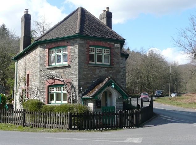 File:Pike House - geograph.org.uk - 743985.jpg