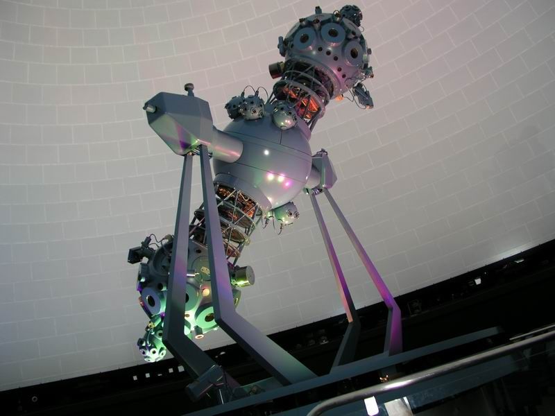 File:PlanetariumProjektor.JPG