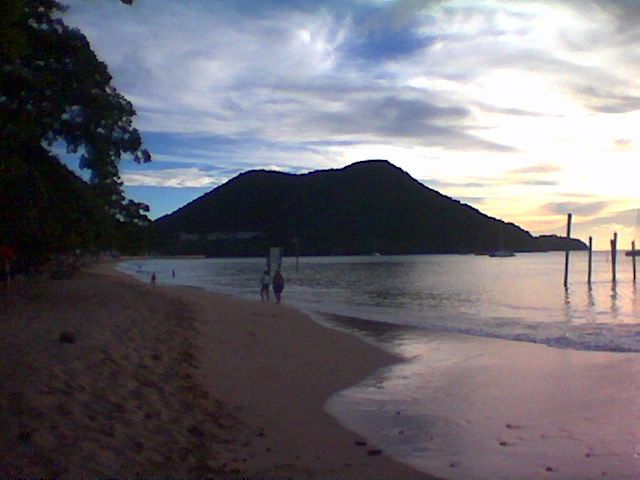 File:Reduit Beach2003.jpg