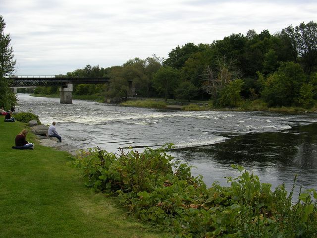 File:Rideauriver.jpg