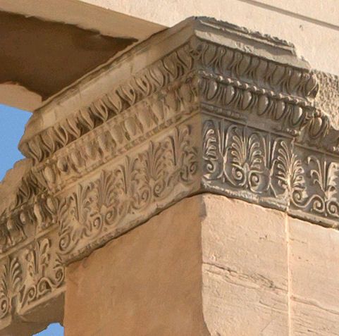 File:Sofa capital Erechteion.jpg