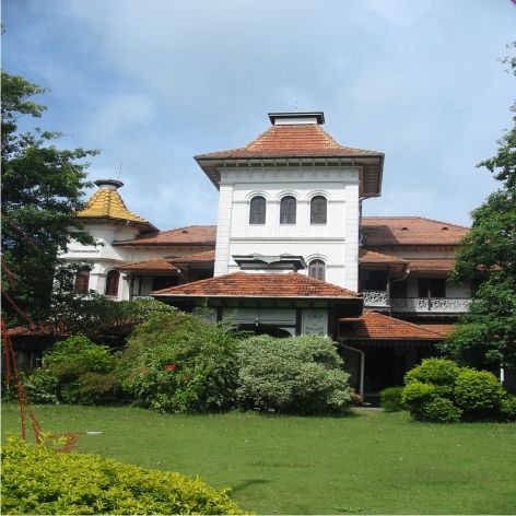 File:UoC College House.jpg