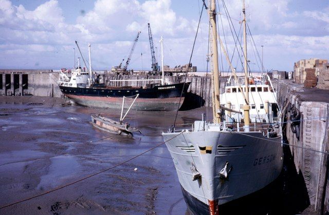 File:Watchet Harbour.jpg