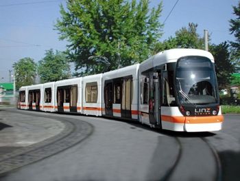 File:Bombardier Flexity Outlook Cityrunner in Linz.jpg