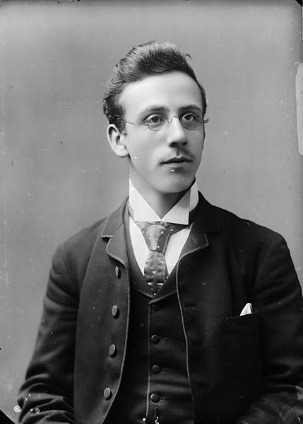 File:Dr William Thelwall Thomas (1865-1927) NLW3363733.jpg