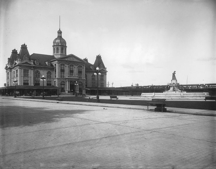 File:Marche Maisonneuve boulevard Morgan Montreal 1916.jpg