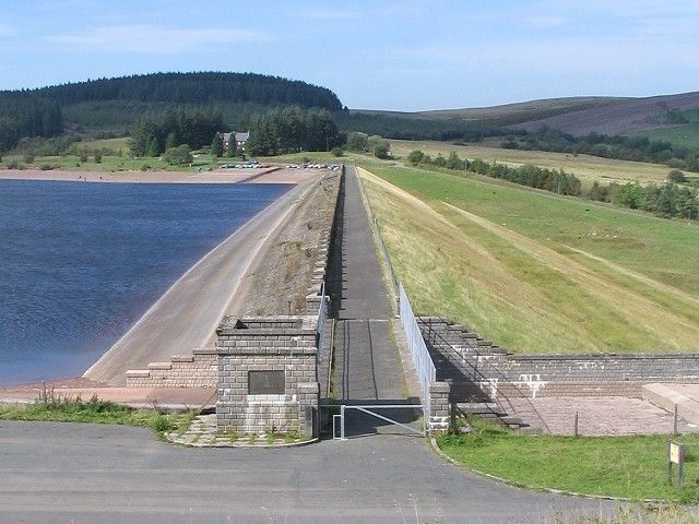 File:Usk reservoir dam wall.jpg