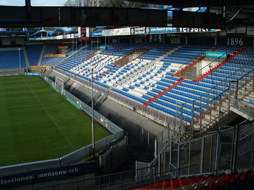 File:Willem II Stadion - tribunes.jpg