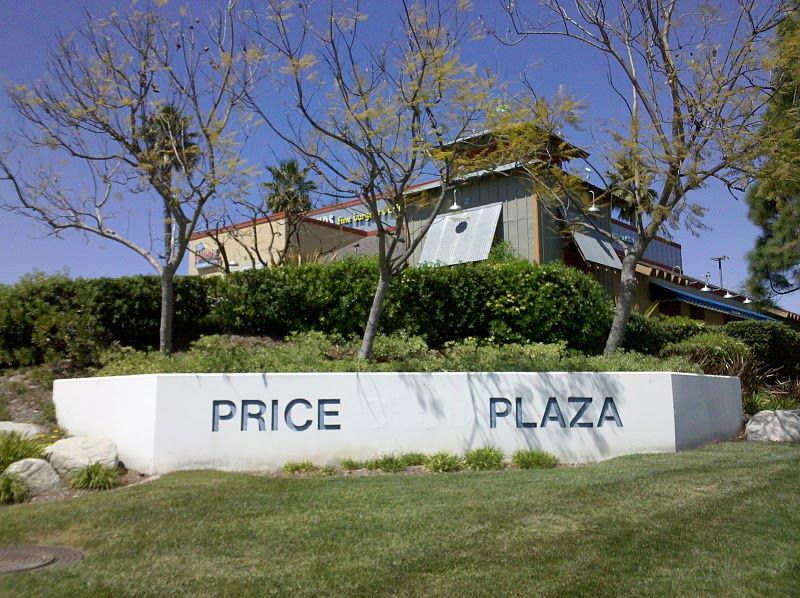 File:Carmel Mountain Price Plaza.jpg