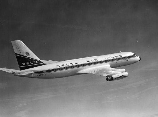 File:DAL-Convair-880inflight.jpg