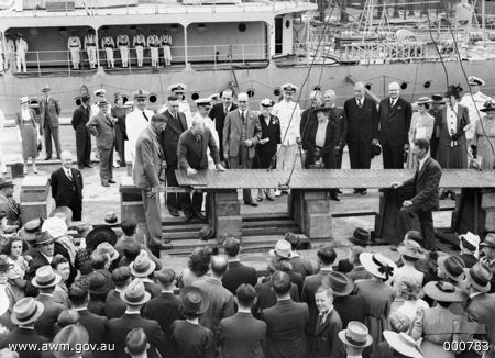 File:HMAS Bathurst keel laying 000783.jpg