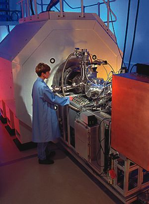 File:Mass Spectrometer.jpg