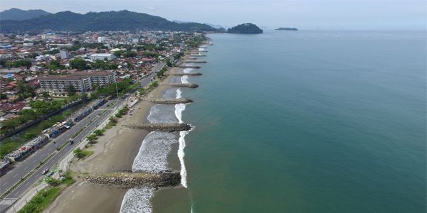 File:Pantai Padang 2018.jpg