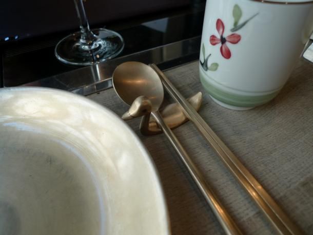 File:Spoon and chopstick rest.jpg