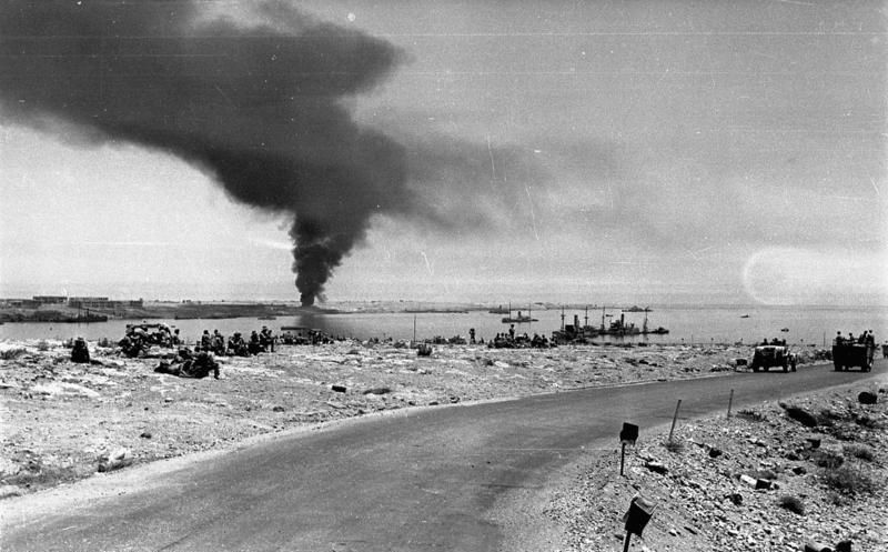 File:Bundesarchiv Bild 101I-786-0301-32, Tobruk, Straße zum Hafen.jpg